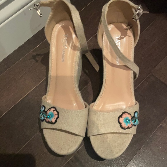 Beige wedges - Picture 1 of 2